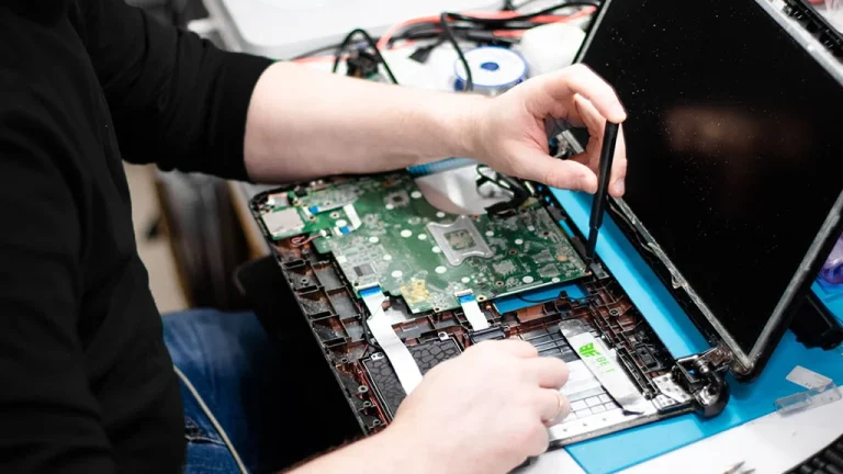 دوره تخصصی با اعطا مدرک بین المللی تعمیرات لپ تاپ در مجتمع پل