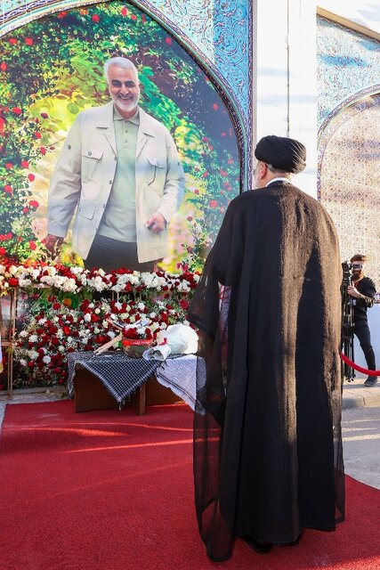 از صف هشت کیلومتری برای رئیسی تا استقبال با سرود «ای ایران»