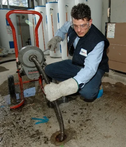 Remove the ring falling in the toilet bowl with 5 methods