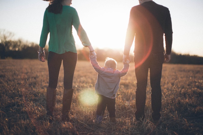 ریشه روابط عاشقانه و اجتماعی در بزرگسالی و نقش تعیین‌ کننده ارتباط کودک با والدین